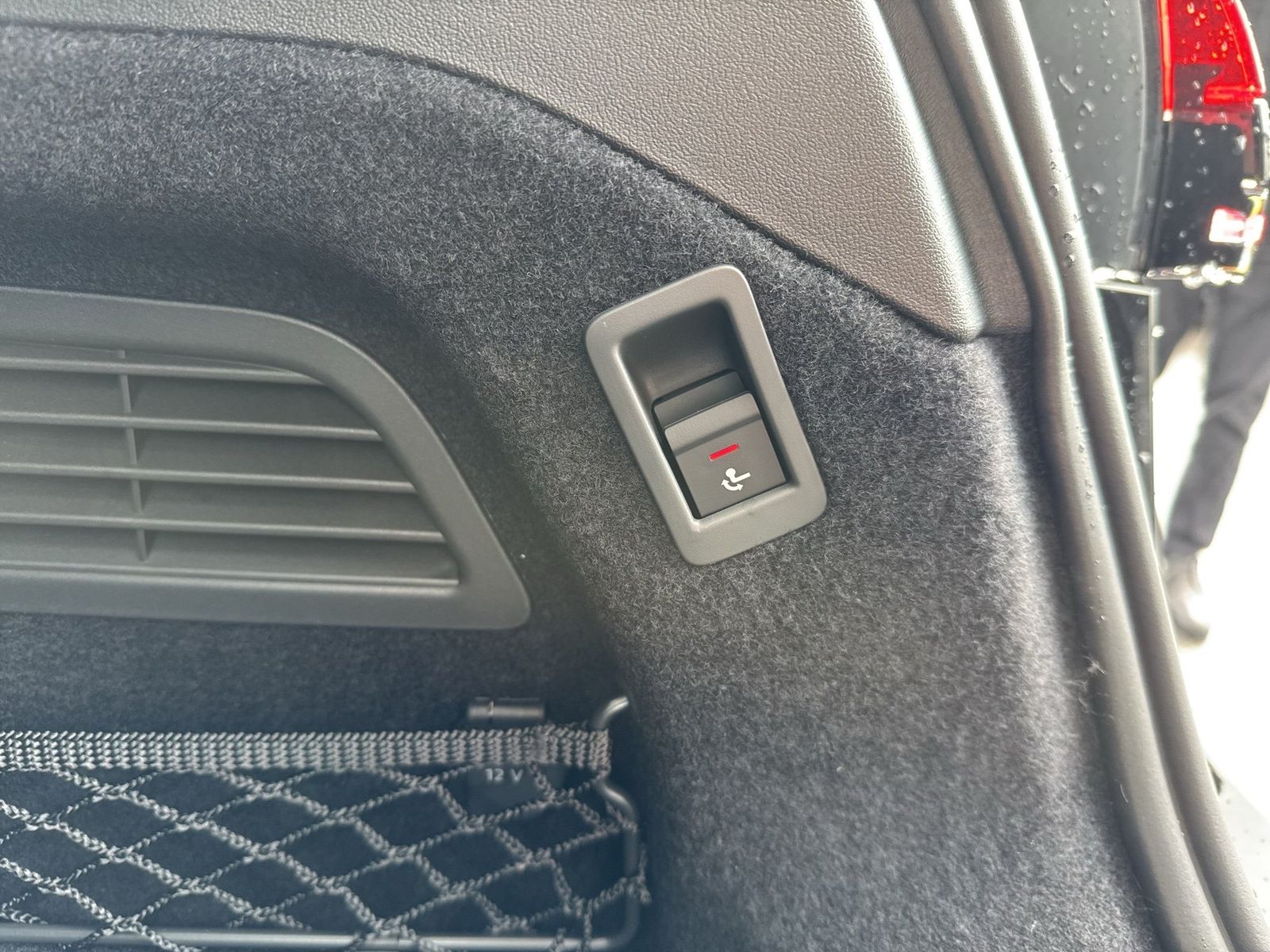 Fahrzeugabbildung Audi A6 Avant edition one e-hybrid quattro 270 kW