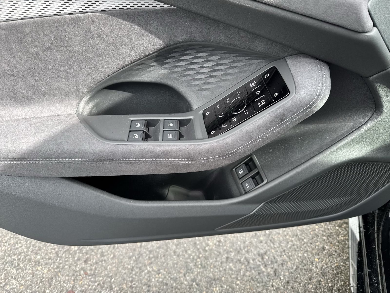 Fahrzeugabbildung Audi A6 Avant edition one e-hybrid quattro 270 kW