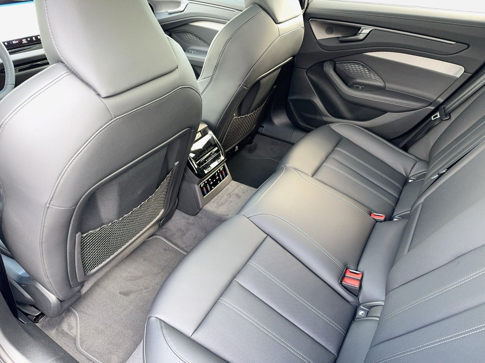 Fahrzeugabbildung Audi A6 Avant edition one e-hybrid quattro 270 kW