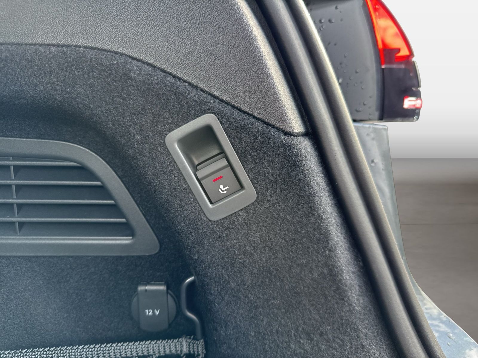 Fahrzeugabbildung Audi A6 Avant edition one e-hybrid quattro 270 kW