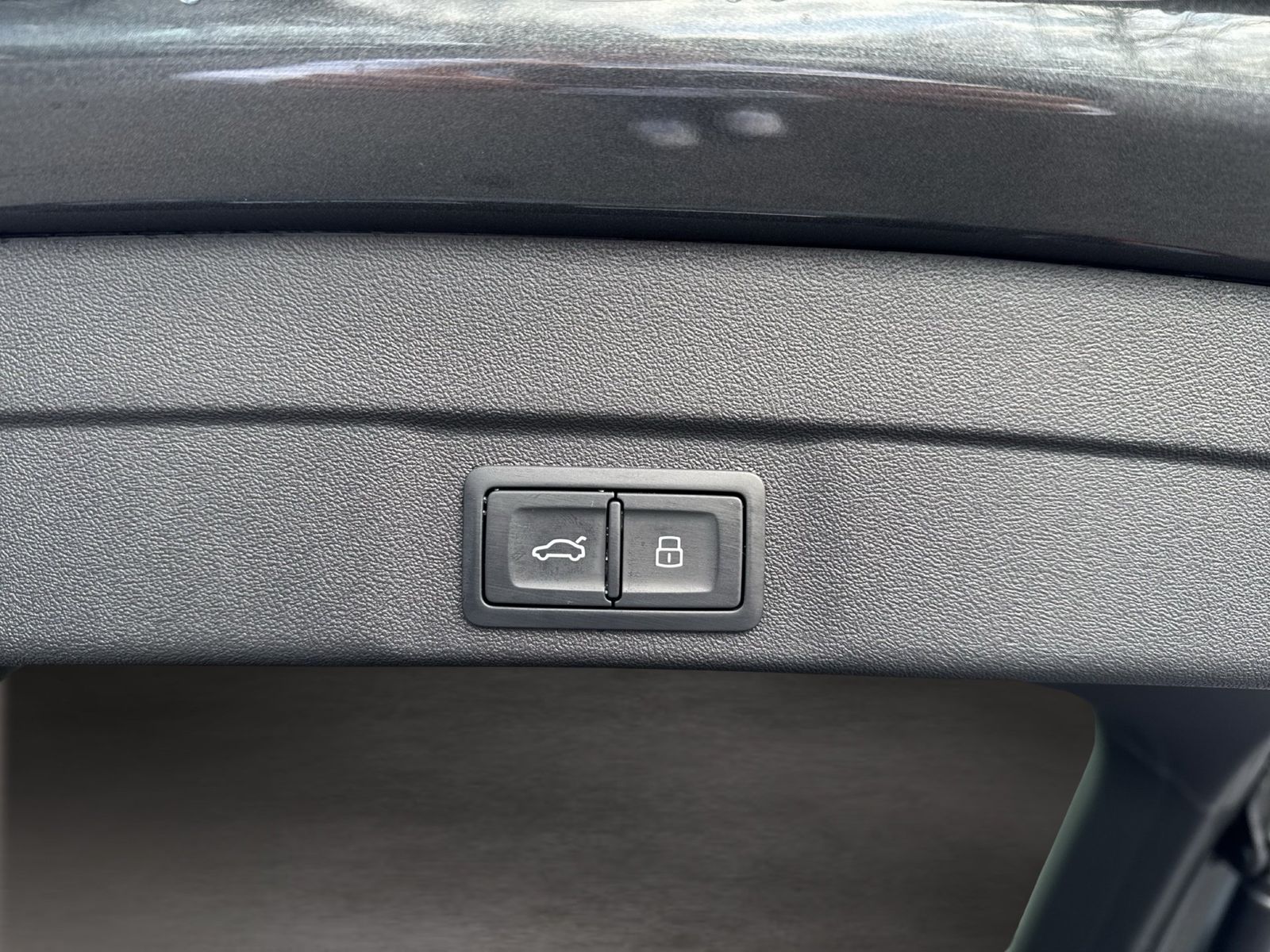 Fahrzeugabbildung Audi A6 Avant edition one e-hybrid quattro 270 kW