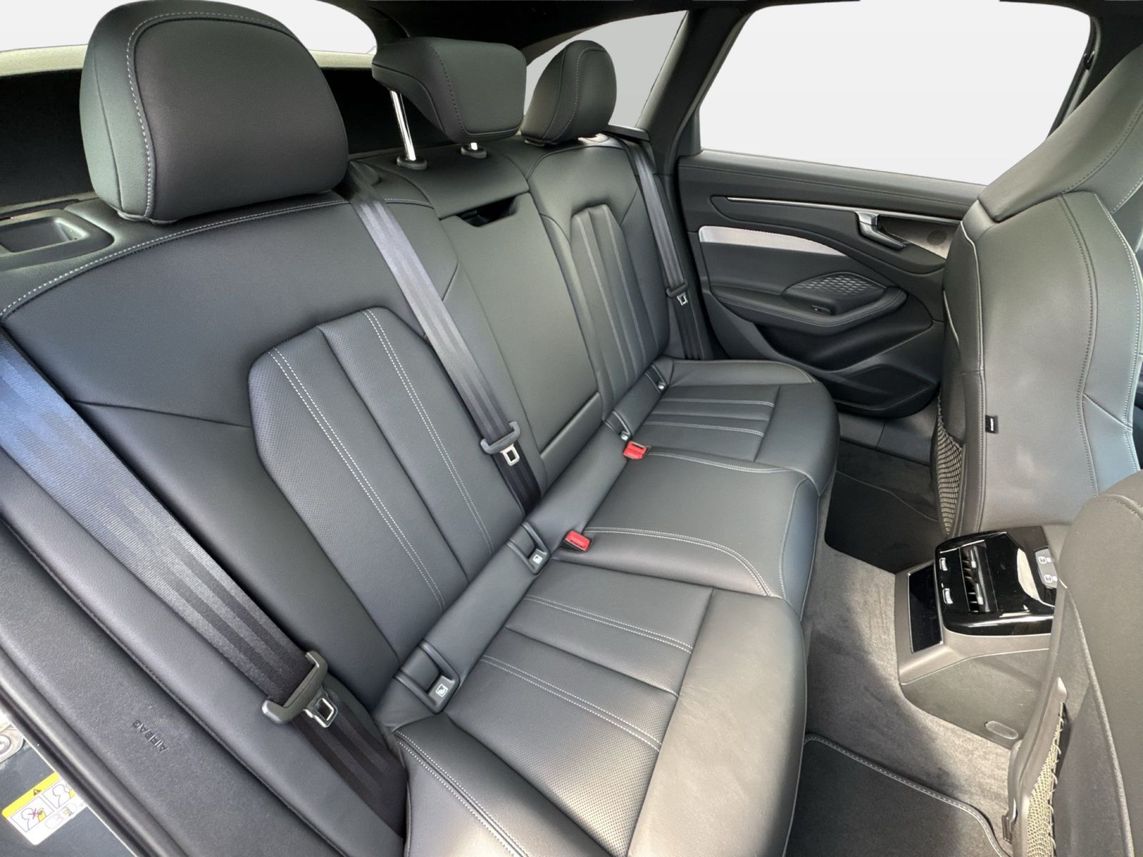 Fahrzeugabbildung Audi A6 Avant edition one e-hybrid quattro 270 kW