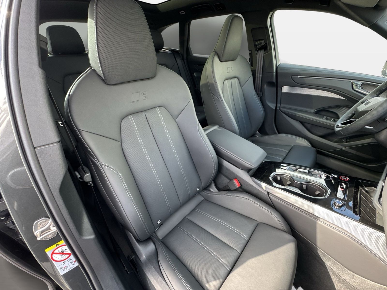 Fahrzeugabbildung Audi A6 Avant edition one e-hybrid quattro 270 kW