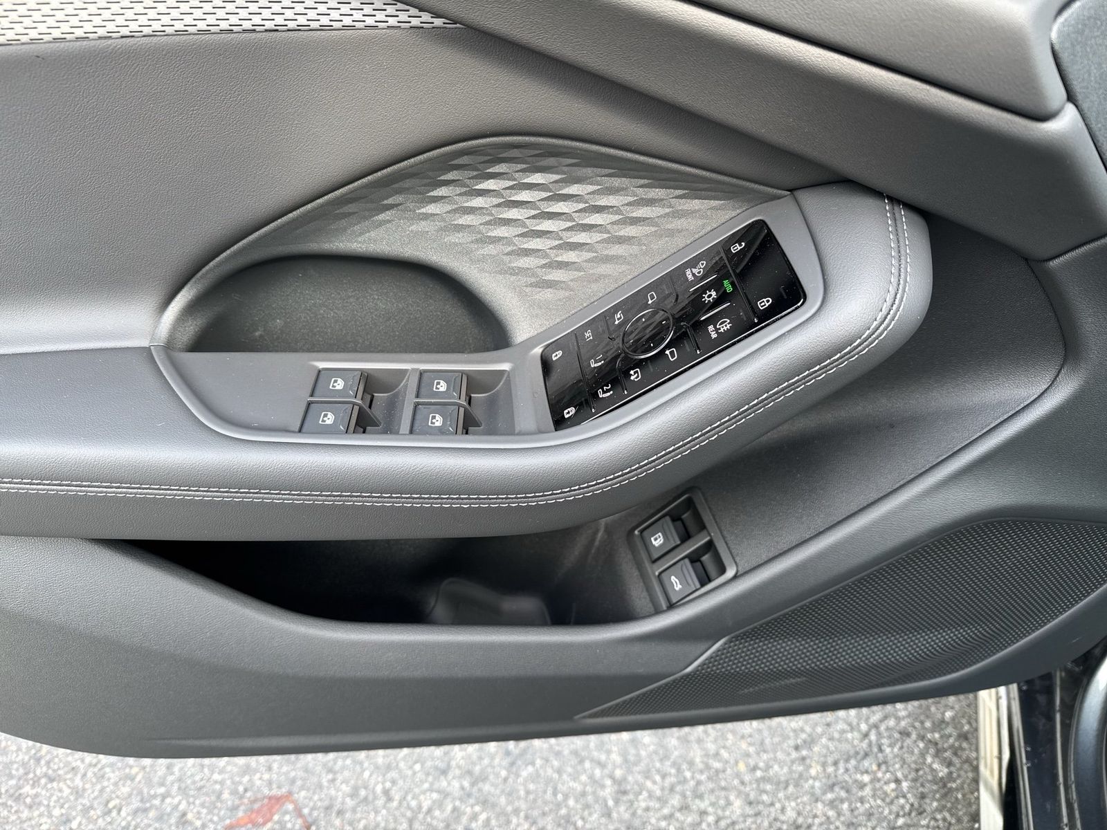 Fahrzeugabbildung Audi A6 Avant edition one e-hybrid quattro 270 kW