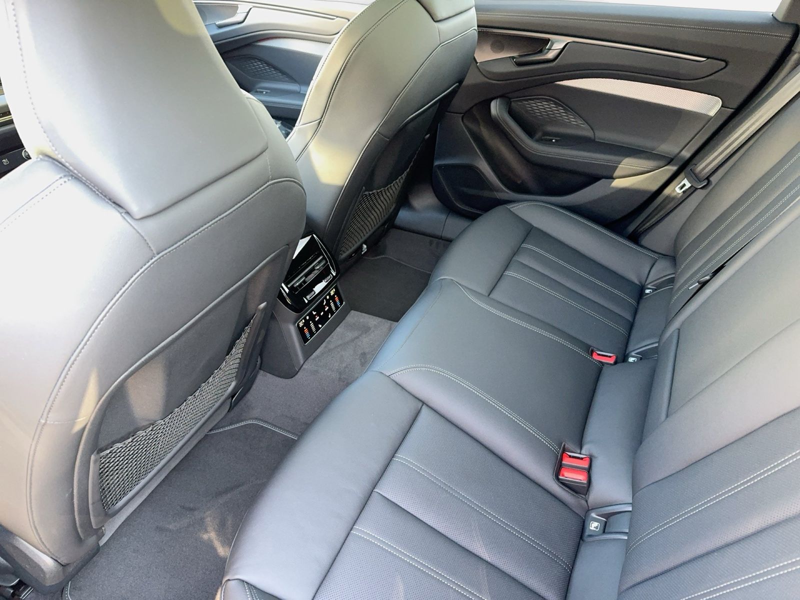 Fahrzeugabbildung Audi A6 Avant edition one e-hybrid quattro 270 kW