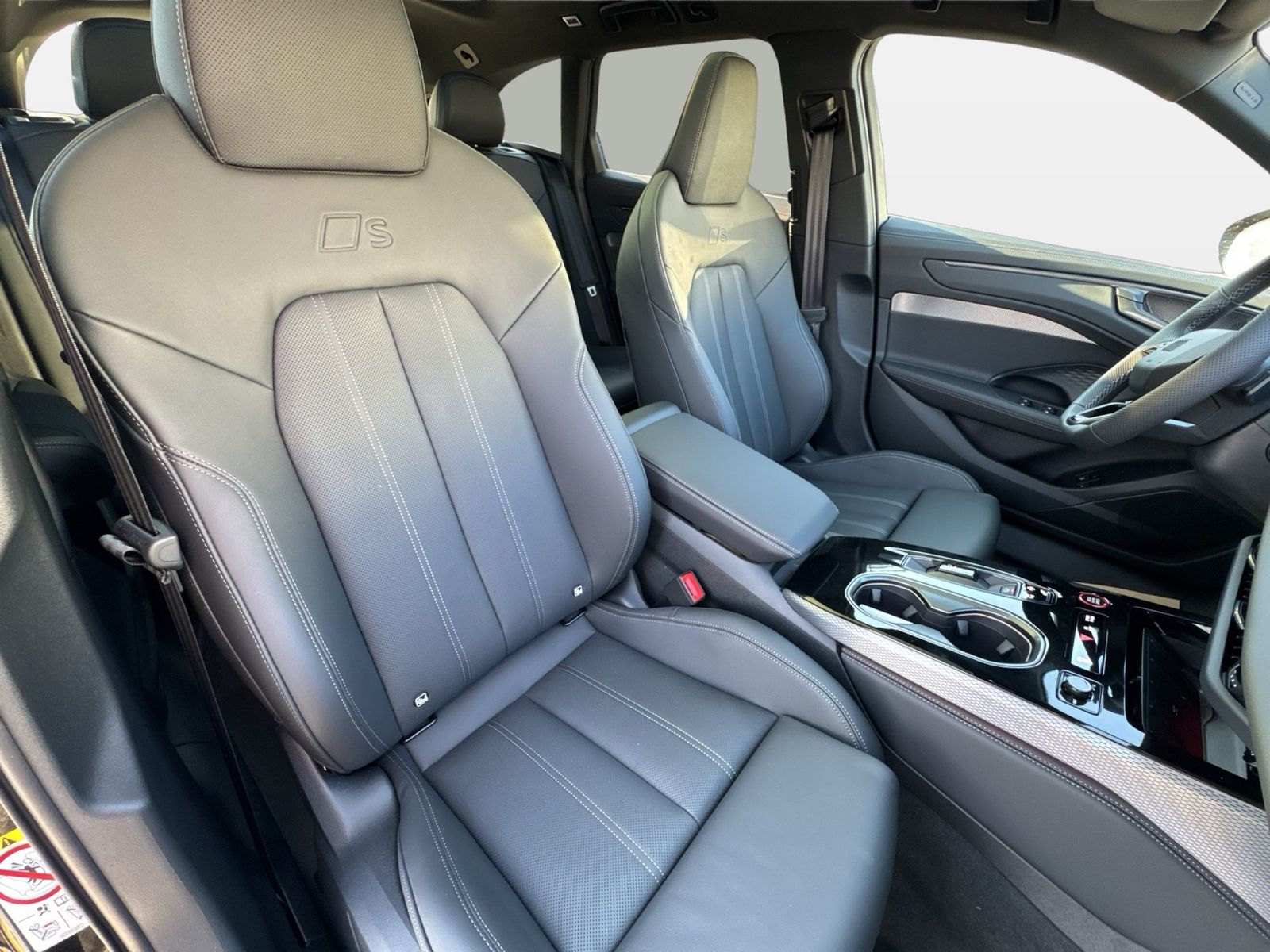 Fahrzeugabbildung Audi A6 Avant edition one e-hybrid quattro 270 kW