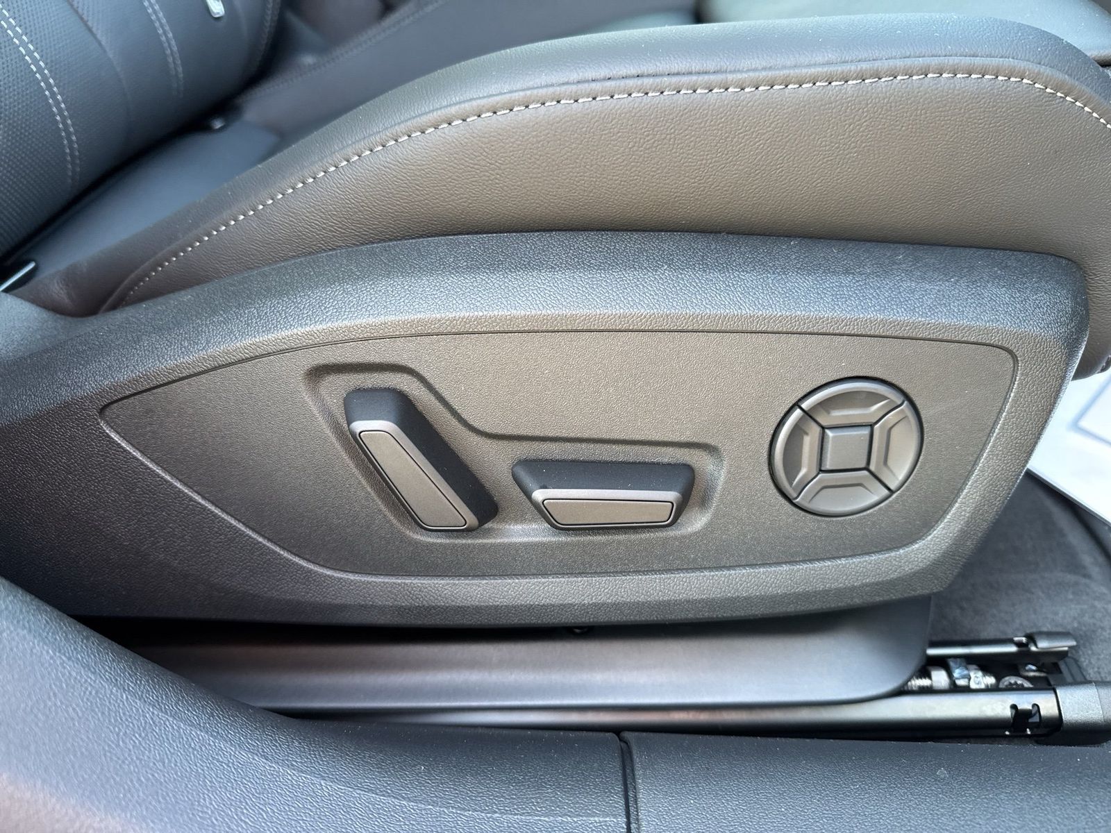 Fahrzeugabbildung Audi A6 Avant edition one e-hybrid quattro 270 kW