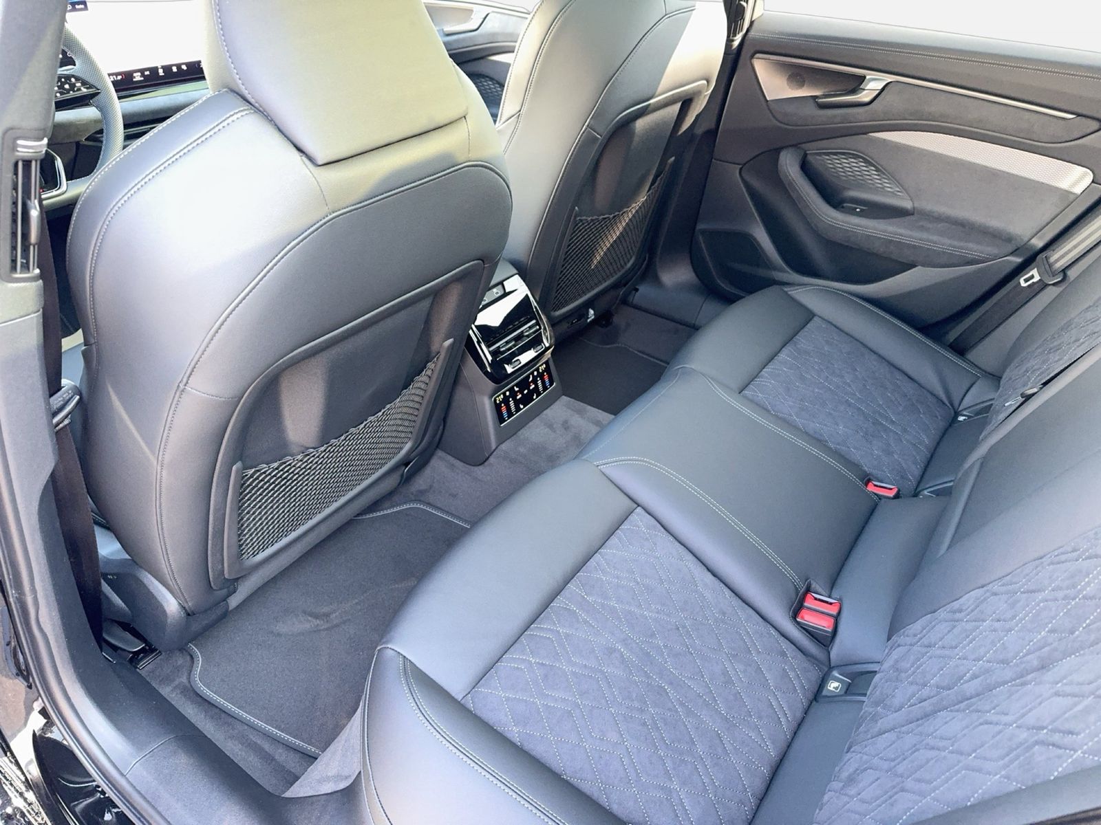 Fahrzeug autohaus mense Fahrzeugabbildung Audi A6 Avant edition one e-hybrid quattro 270 kW