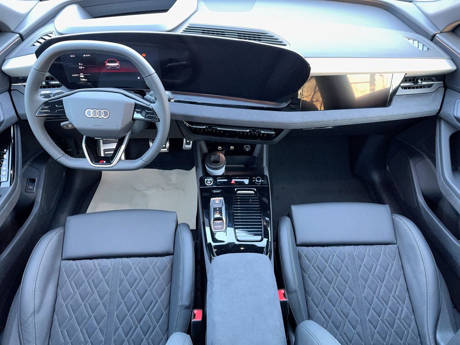 Fahrzeugabbildung Audi Q6 SUV e-tron quattro 285 kW B&O|AHK|HUD|Luft