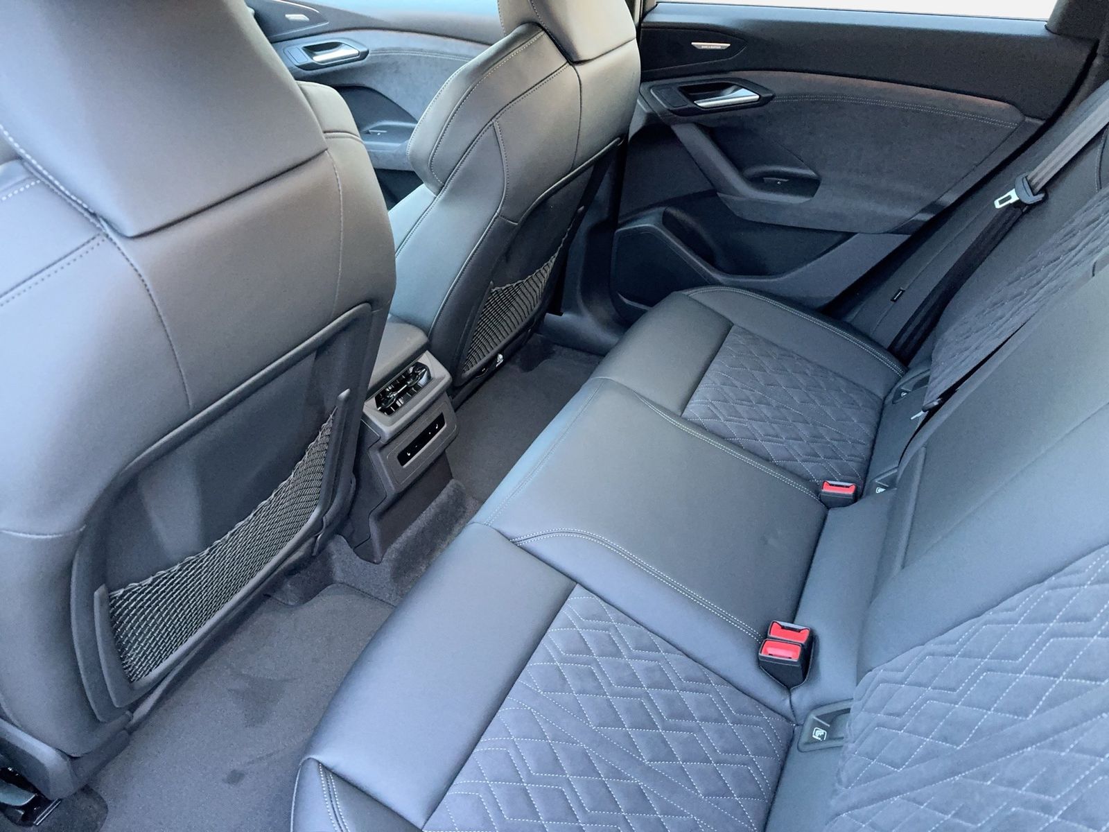 Fahrzeugabbildung Audi Q6 SUV e-tron quattro 285 kW B&O|AHK|HUD|Luft