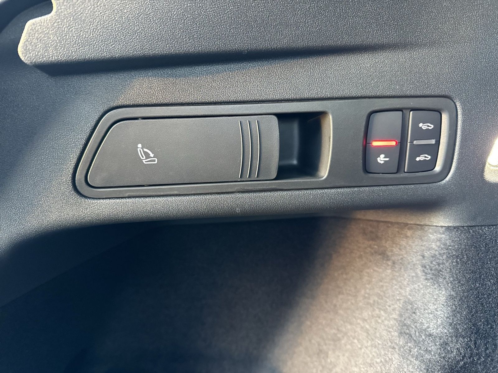 Fahrzeugabbildung Audi Q6 SUV e-tron quattro 285 kW B&O|AHK|HUD|Luft