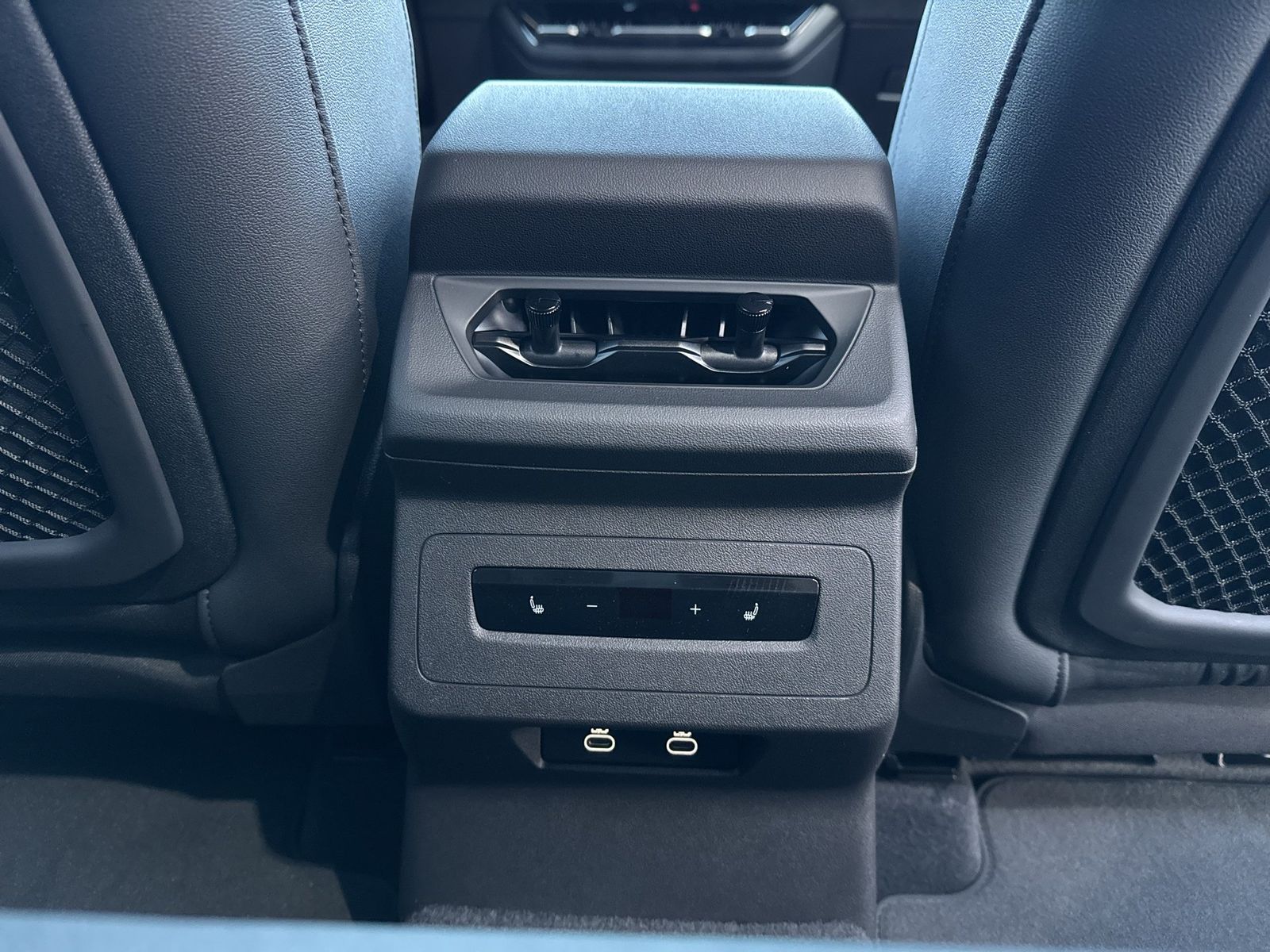 Fahrzeugabbildung Audi Q6 SUV e-tron quattro 285 kW B&O|AHK|HUD|Luft