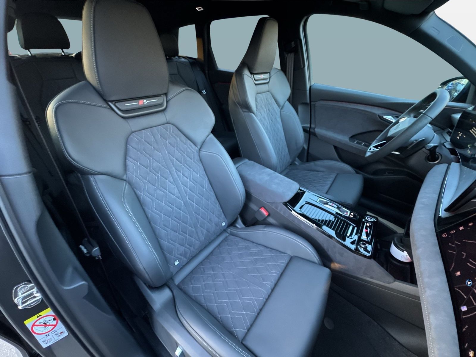 Fahrzeugabbildung Audi Q6 SUV e-tron quattro 285 kW B&O|AHK|HUD|Luft