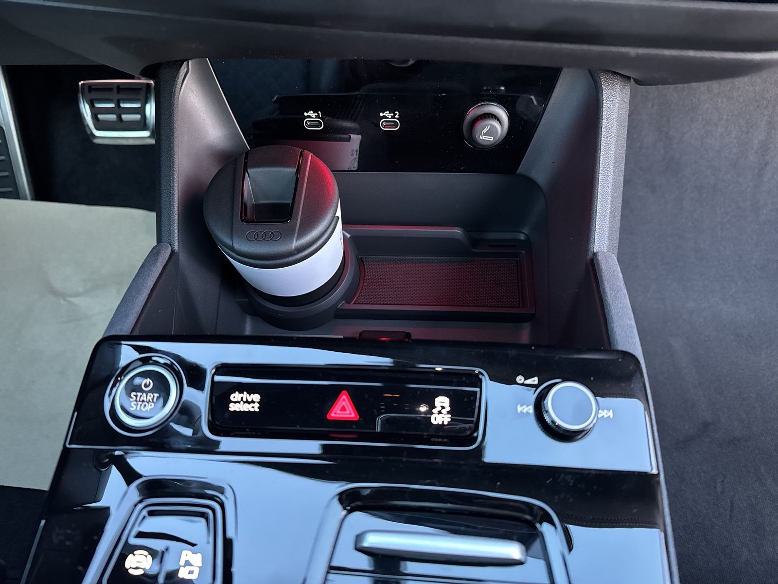 Fahrzeugabbildung Audi Q6 SUV e-tron quattro 285 kW B&O|AHK|HUD|Luft