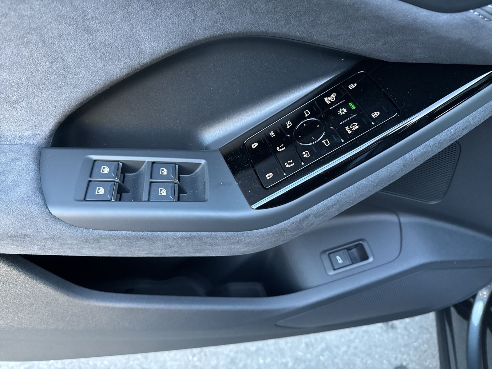 Fahrzeugabbildung Audi Q6 SUV e-tron quattro 285 kW B&O|AHK|HUD|Luft