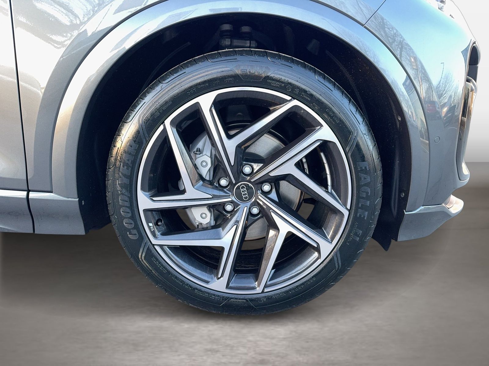 Fahrzeugabbildung Audi Q6 SUV e-tron quattro 285 kW B&O|AHK|HUD|Luft