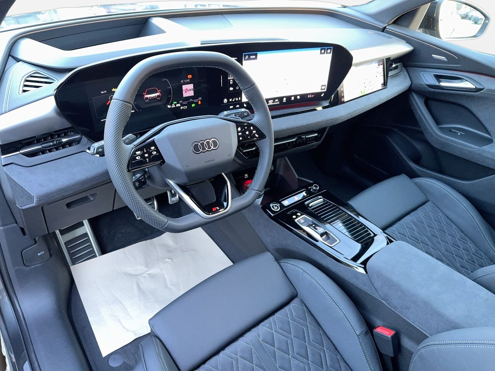 Fahrzeugabbildung Audi Q6 SUV e-tron quattro 285 kW B&O|AHK|HUD|Luft