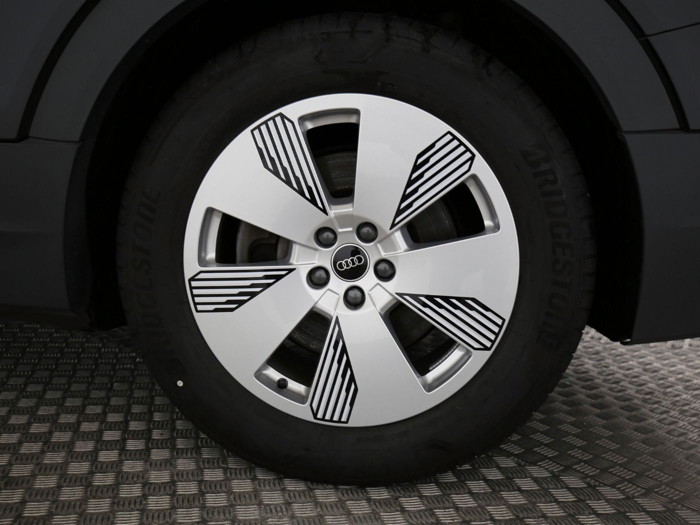 Fahrzeugabbildung Audi e-tron 50 quattro