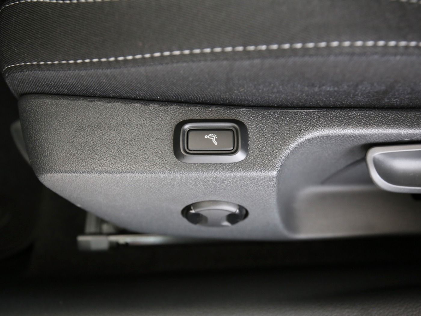 Fahrzeugabbildung SKODA Octavia Combi 2.0 TDI First Edition HUD|LED|Navi