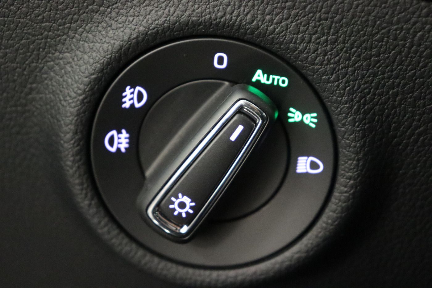 Fahrzeugabbildung SKODA Superb Combi 2.0 TDI Style AHK|ACC|LED|Navi|PDC