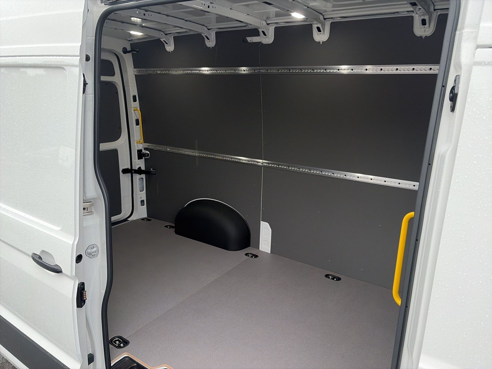 Fahrzeugabbildung Volkswagen Crafter 35 2.0 TDI Kasten FWD mittellang Hochdac