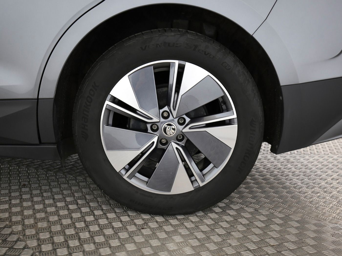 Fahrzeugabbildung SKODA Enyaq 60 Loft AHK|ACC|LED|Navi|VirtualCP|KeyLess