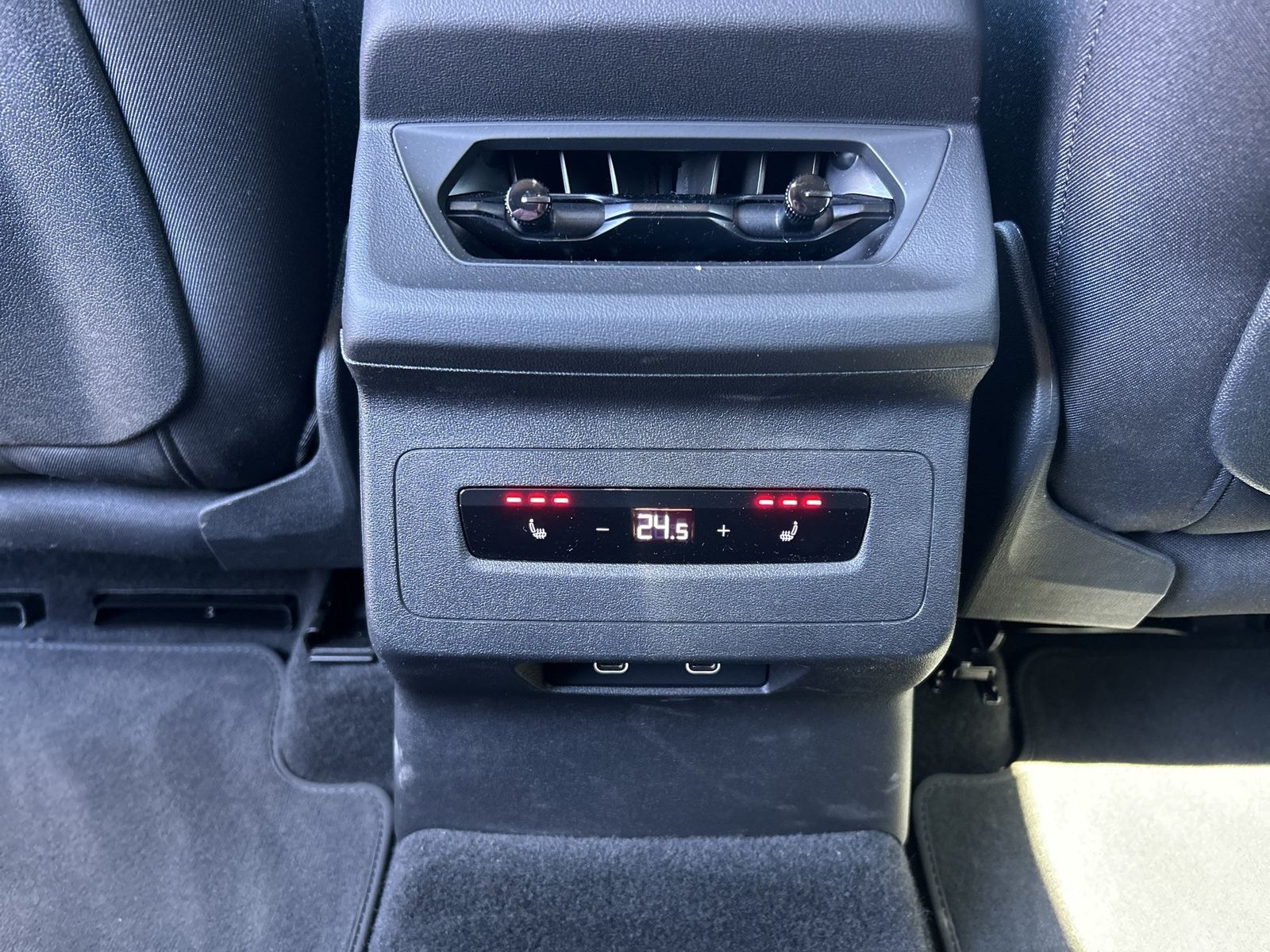 Fahrzeugabbildung Audi Q6 e-tron Tech plus Standhzg|4xSHZG|ACC|LED|Kame - mit KI generiert/bearbeitet