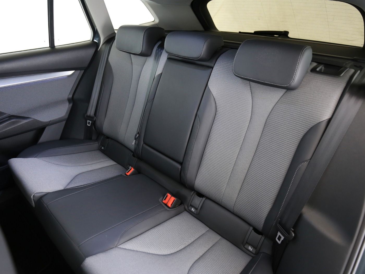 Fahrzeugabbildung SKODA Enyaq 80 Loft AHK|Pano|SD|ACC|LED|Navi|VirtualCP