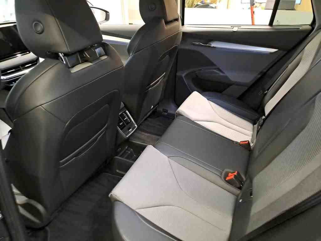 Fahrzeugabbildung SKODA Enyaq 80 Loft AHK|HUD|Pano|SD|ACC|LED|Navi|PDC