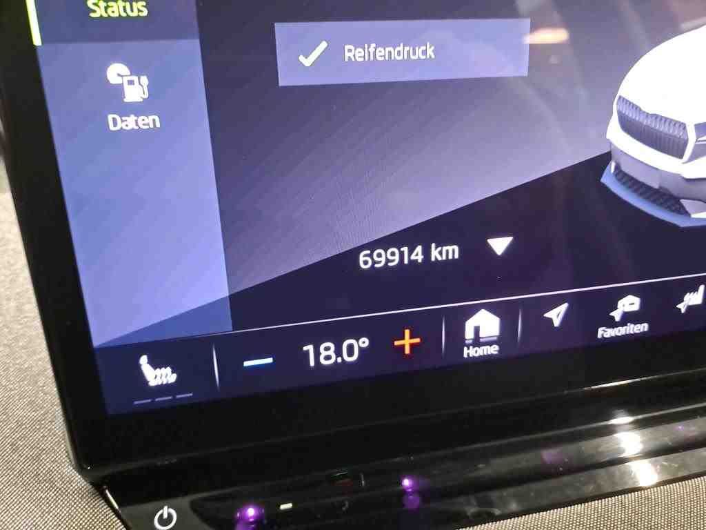 Fahrzeugabbildung SKODA Enyaq 80 Loft AHK|HUD|Pano|SD|ACC|LED|Navi|PDC