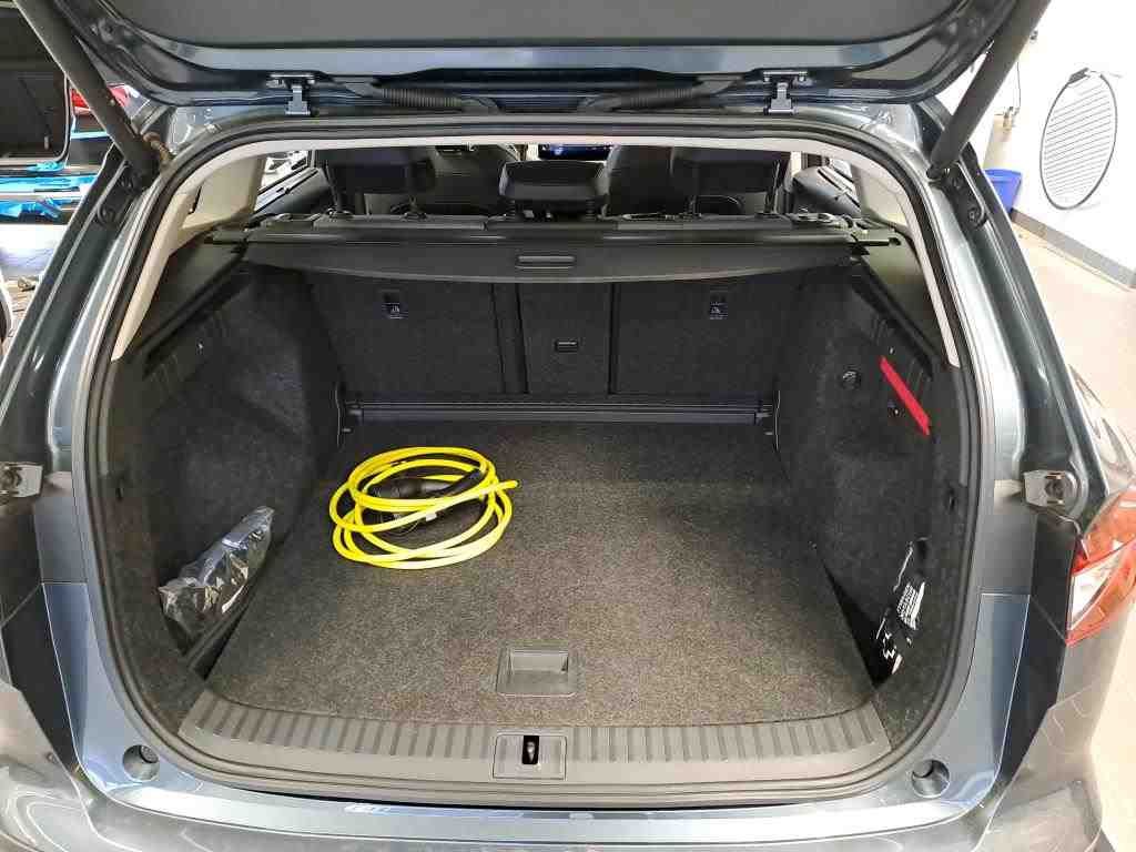 Fahrzeugabbildung SKODA Enyaq 80 Loft AHK|HUD|Pano|SD|ACC|LED|Navi|PDC