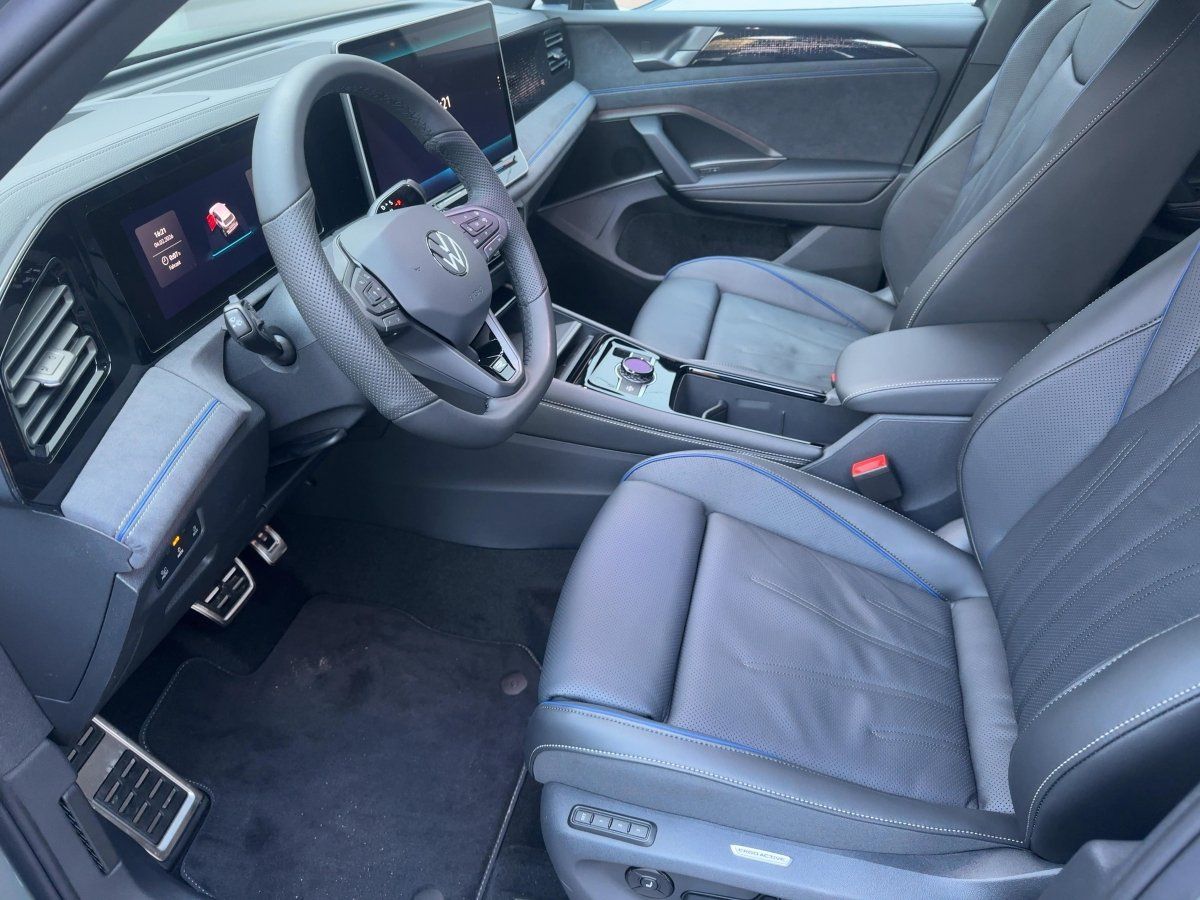 Fahrzeugabbildung Volkswagen Tiguan TDI 4M R-Line AHK Leder Pano Standhzg Nav