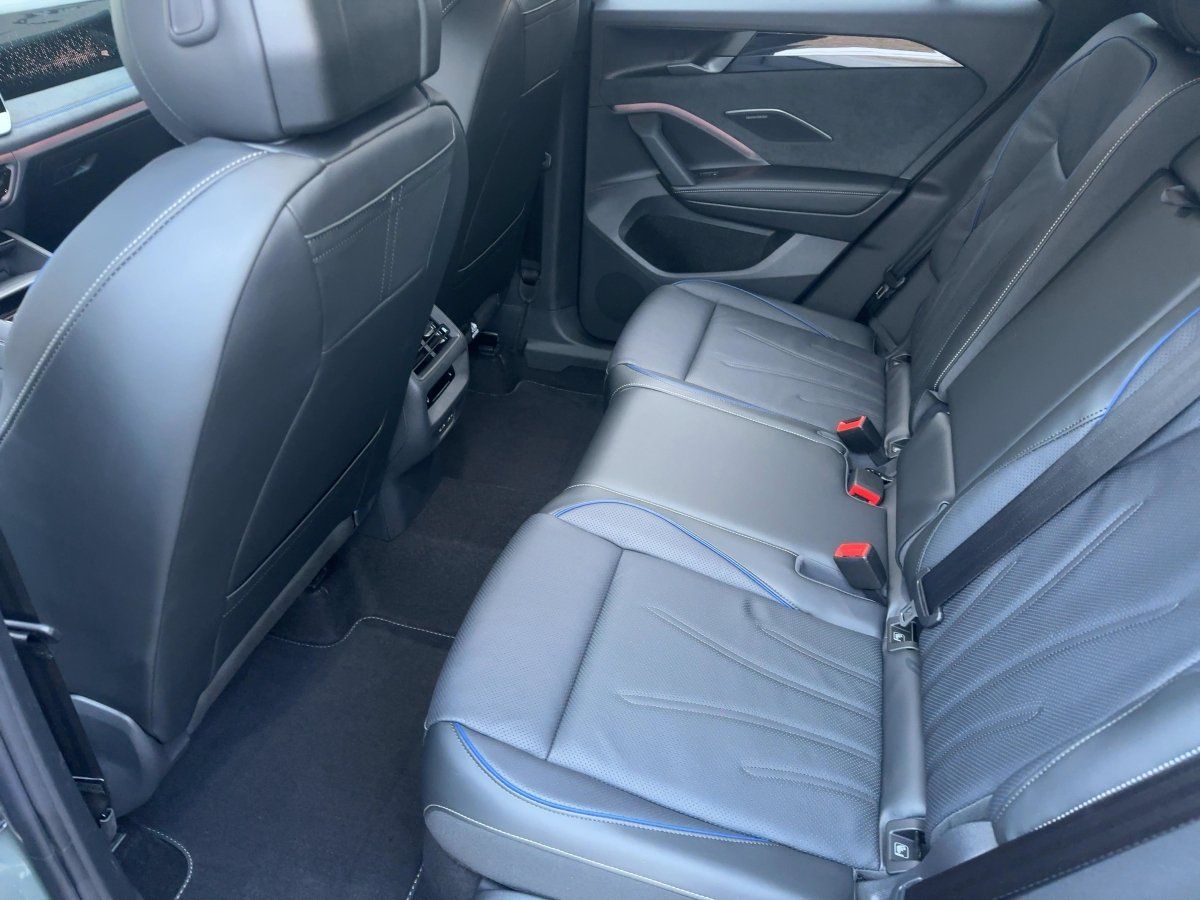 Fahrzeugabbildung Volkswagen Tiguan TDI 4M R-Line AHK Leder Pano Standhzg Nav