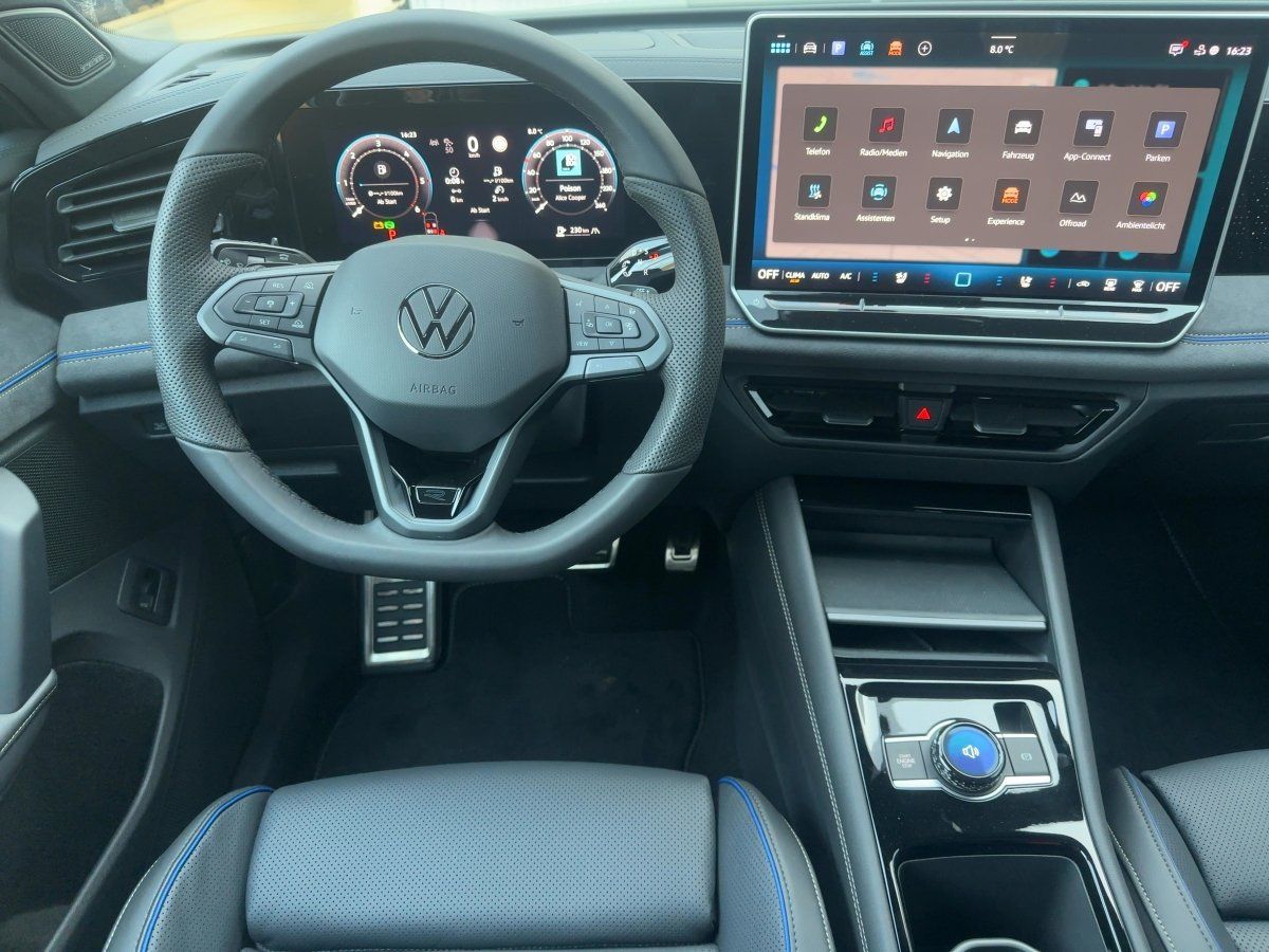 Fahrzeugabbildung Volkswagen Tiguan TDI 4M R-Line AHK Leder Pano Standhzg Nav
