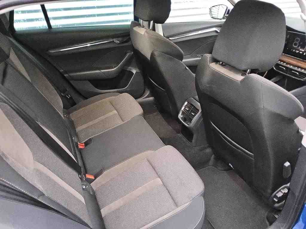 Fahrzeugabbildung SKODA Octavia Combi 2.0 TDI Scout AHK|HUD|Standhzg|ACC