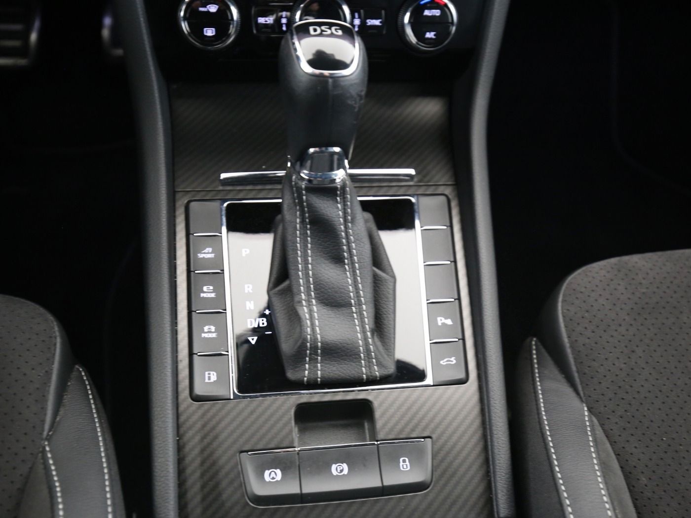 Fahrzeugabbildung SKODA Superb Combi 1.4 TSI Sportline iV AHK|4xSHZG|ACC