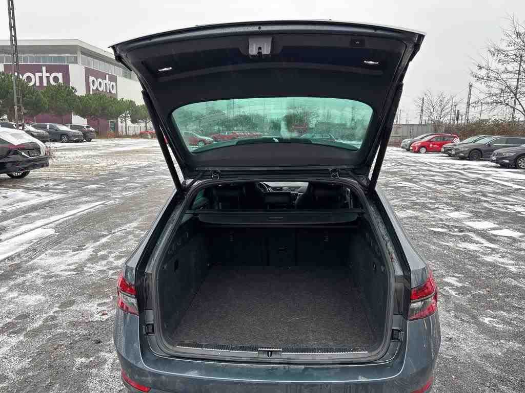 Fahrzeugabbildung SKODA Superb Combi 1.4 TSI Sportline iV AHK|4xSHZG|ACC