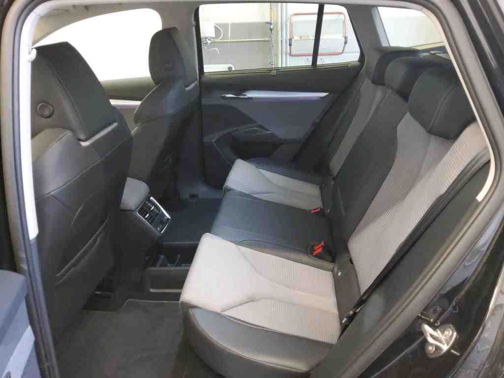 Fahrzeugabbildung SKODA Enyaq x 80x Loft AHK|HUD|4xSHZG|ACC|LED|Navi|PDC