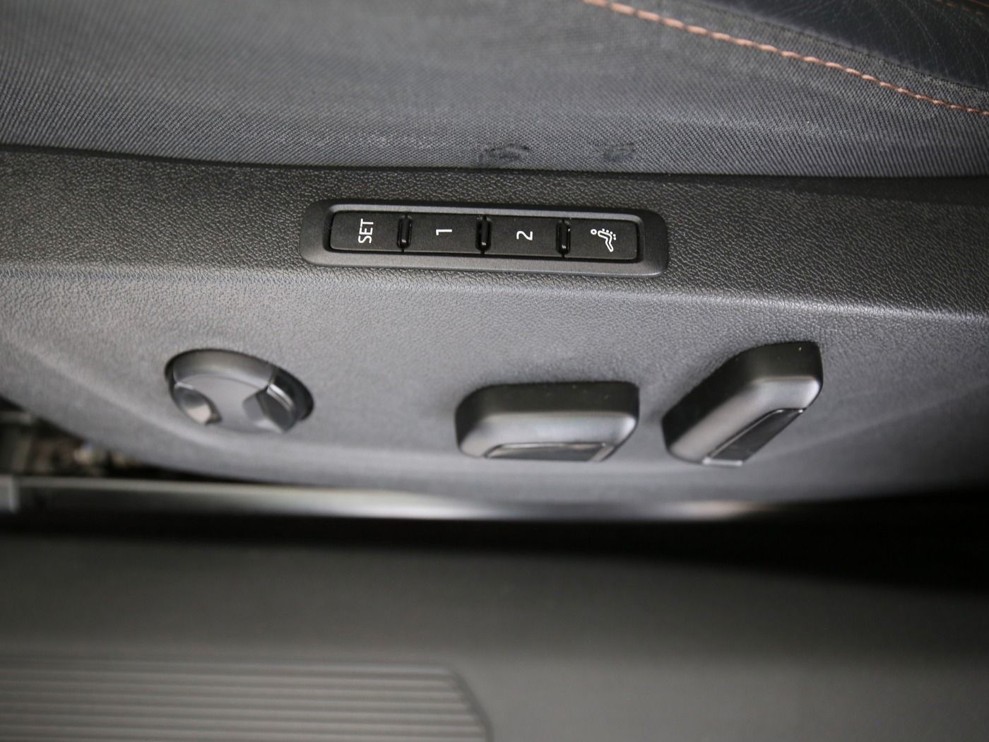 Fahrzeugabbildung SKODA Enyaq 80 Suite HUD|4xSHZG|ACC|LED|Massage|Navi