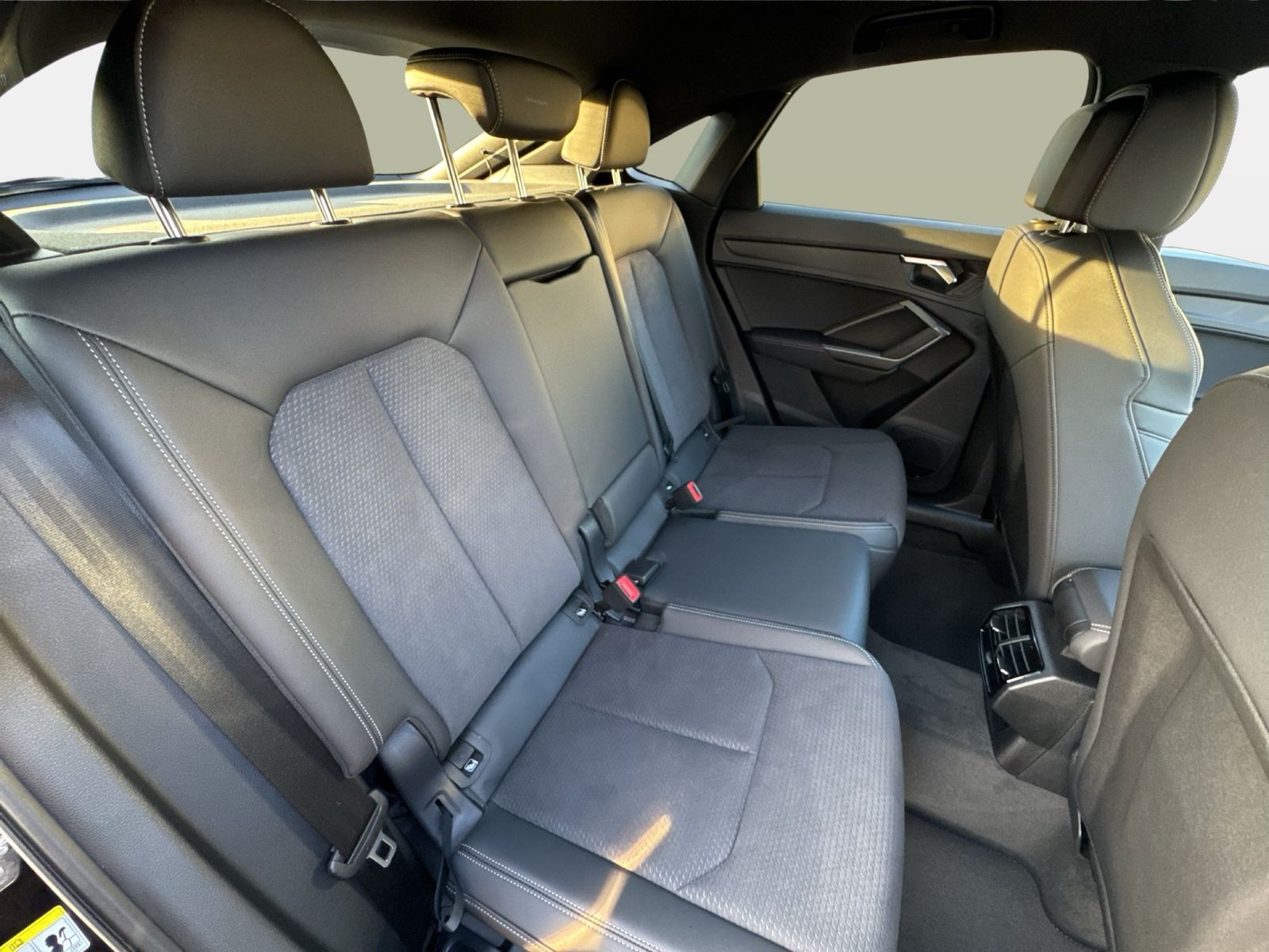 Fahrzeugabbildung Audi Q3 Sportback S line 35 TDI S tronic LED|SONOS