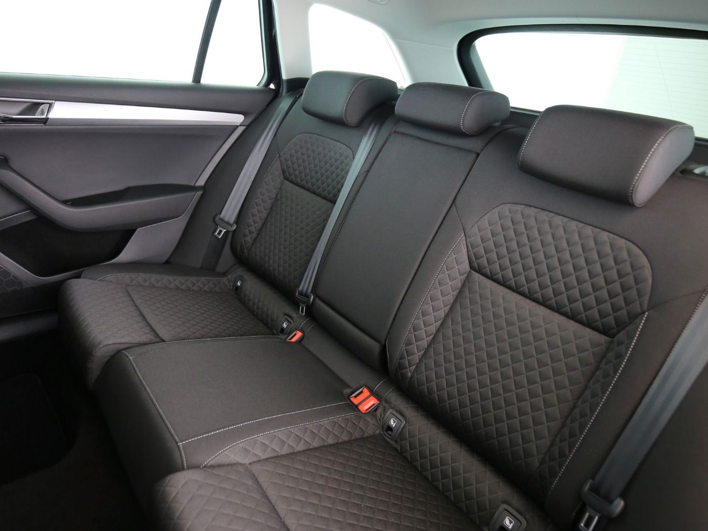 Fahrzeugabbildung SKODA Superb Combi Ambition 2024 (Facelift) Facelift