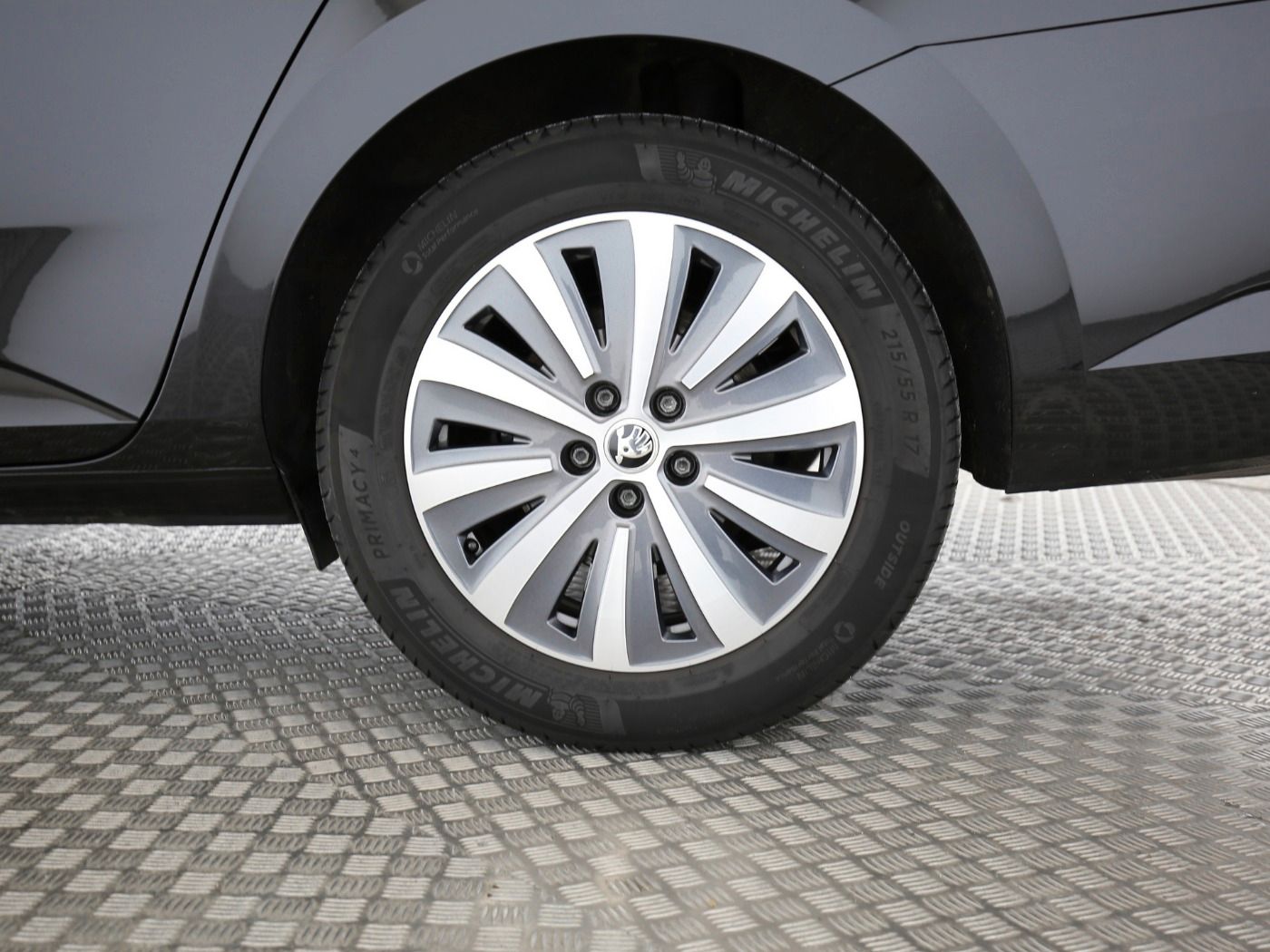 Fahrzeugabbildung SKODA Superb Combi Ambition 2024 (Facelift) Facelift