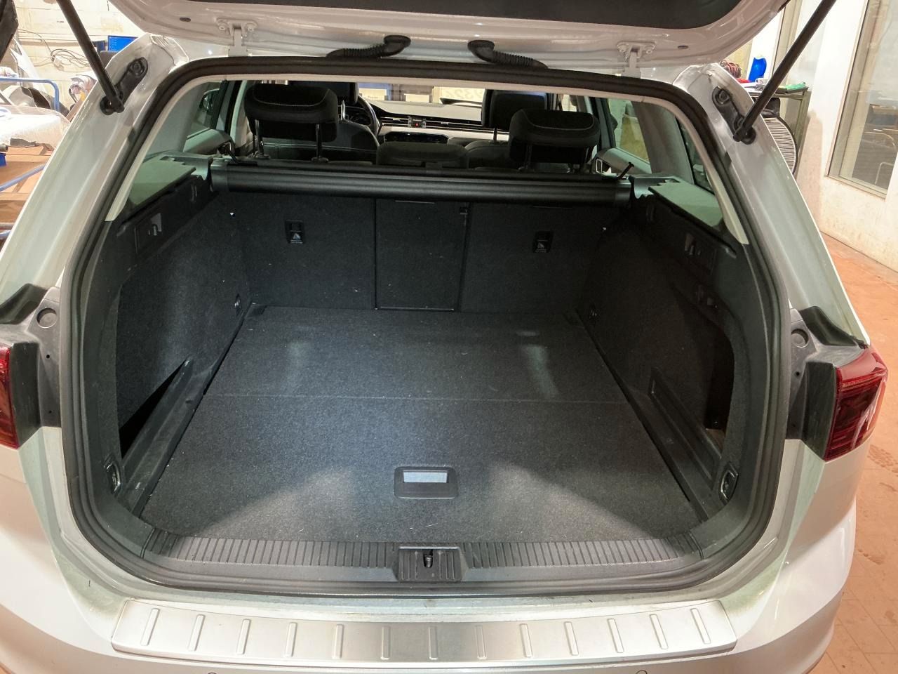 Fahrzeug autohaus mense Fahrzeugabbildung Volkswagen Passat Variant 2.0 TDI DSG Elegance IQ.Light|AHK