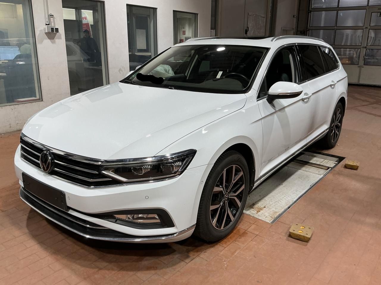 Fahrzeug autohaus mense Fahrzeugabbildung Volkswagen Passat Variant 2.0 TDI DSG Elegance IQ.Light|AHK