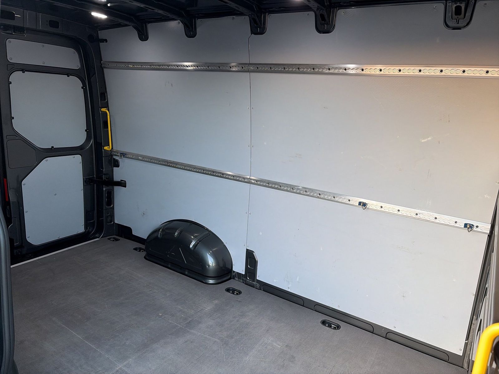 Fahrzeugabbildung Volkswagen Crafter 2.0 TDI Kasten FWD 35 mittellang Hochdac