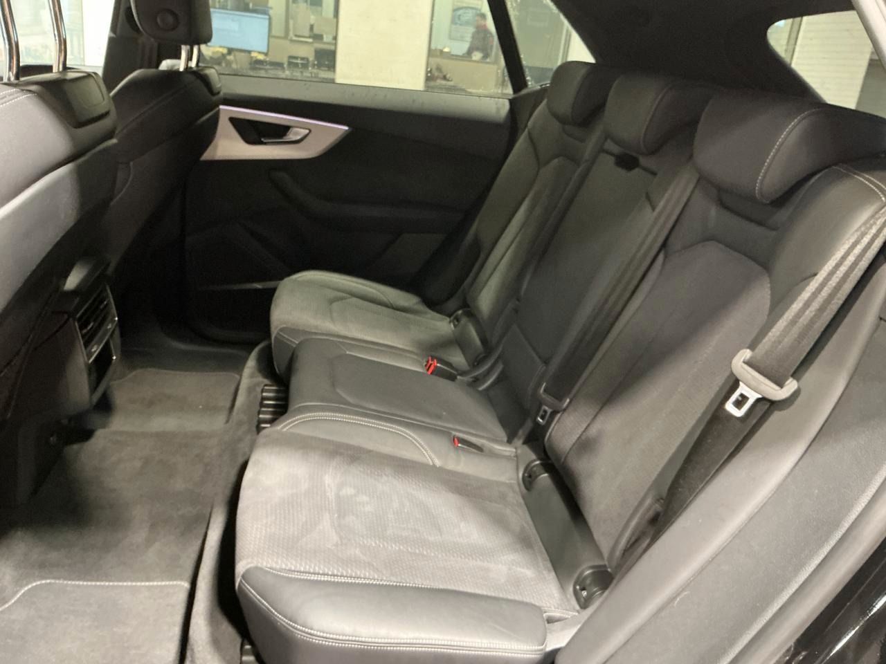 Fahrzeugabbildung Audi Q8 SUV 55 TFSI quattro tiptronic Matrix|Luft|ACC