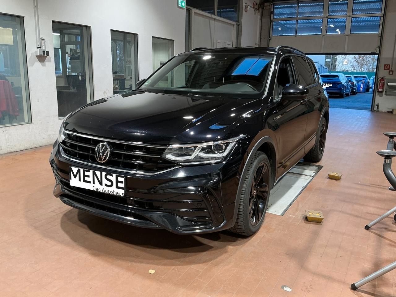 Fahrzeugabbildung Volkswagen Tiguan Allspace 2.0 TDI 4Motion DSG R-line AHK