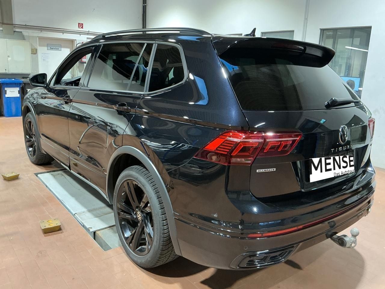 Fahrzeugabbildung Volkswagen Tiguan Allspace 2.0 TDI 4Motion DSG R-line AHK