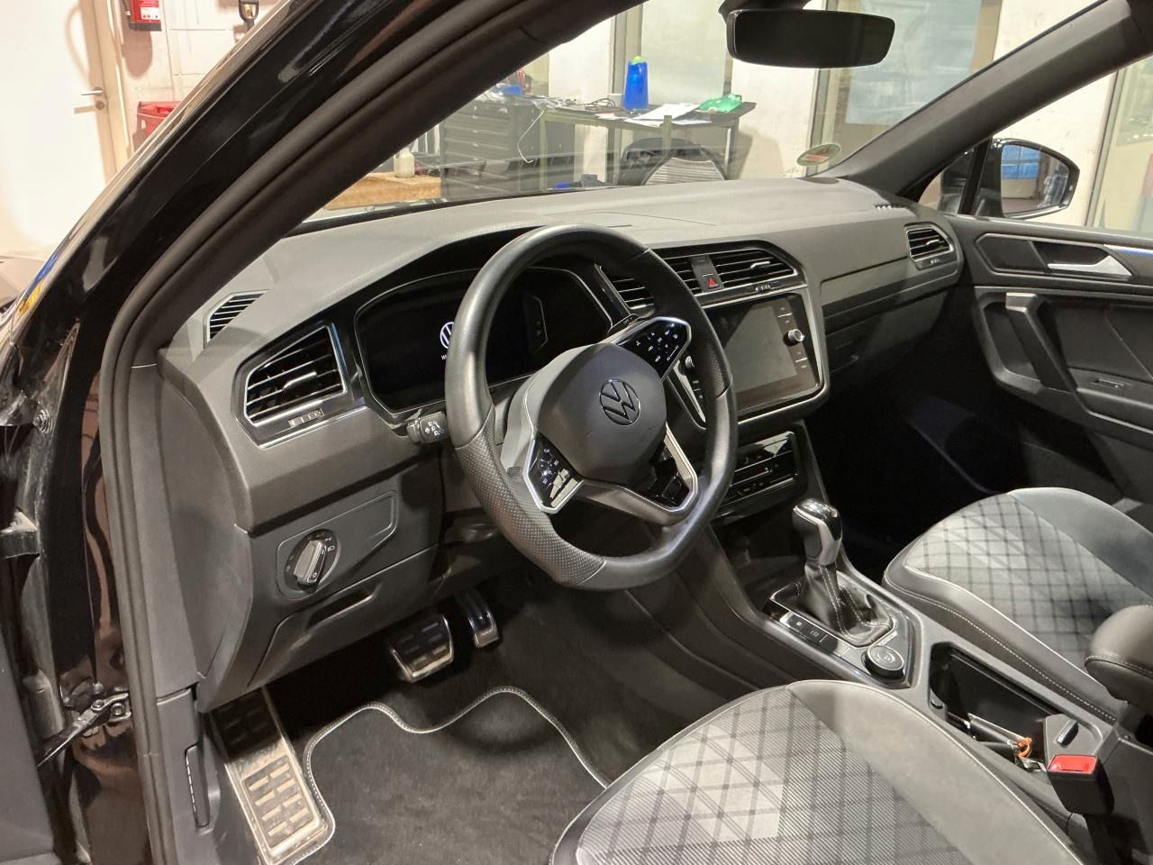 Fahrzeugabbildung Volkswagen Tiguan Allspace 2.0 TDI 4Motion DSG R-line AHK