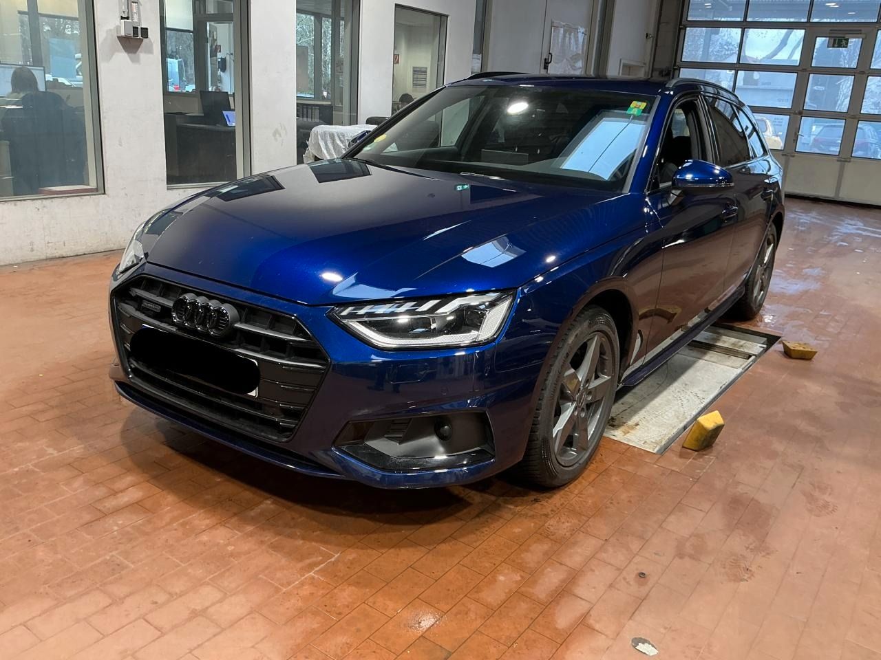 Fahrzeugabbildung Audi A4 Avant 40 TDI quattro S tronic Advanced Matrix